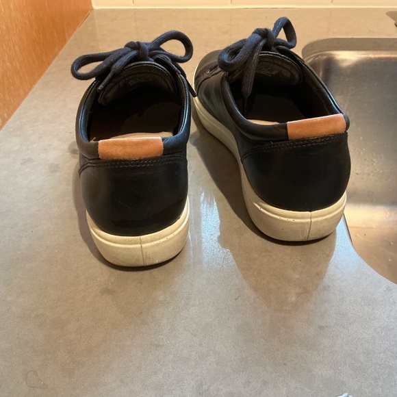 Ecco soft black leather sneaker - Picture 3 of 6